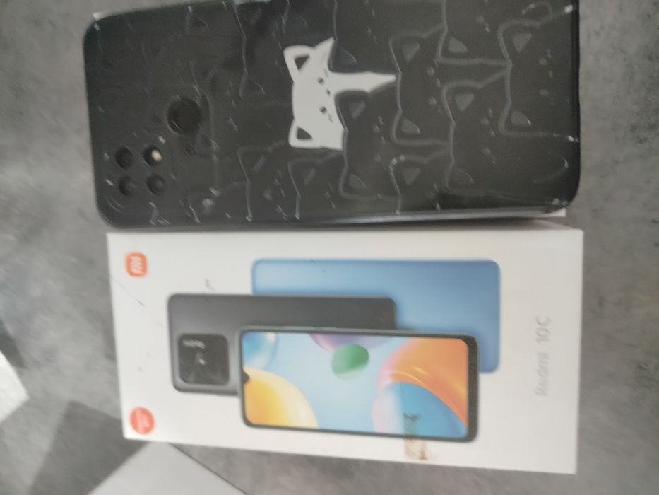 Telefon komórkowy Radmi10c w bardzo dobrym stanie technicznym pudełko