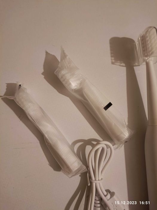 продам электрическую зубную щетку бритвенный станок RAZOR