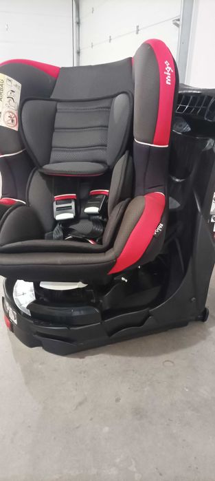 Cadeira auto 0+ com isofix e sistema de rotação