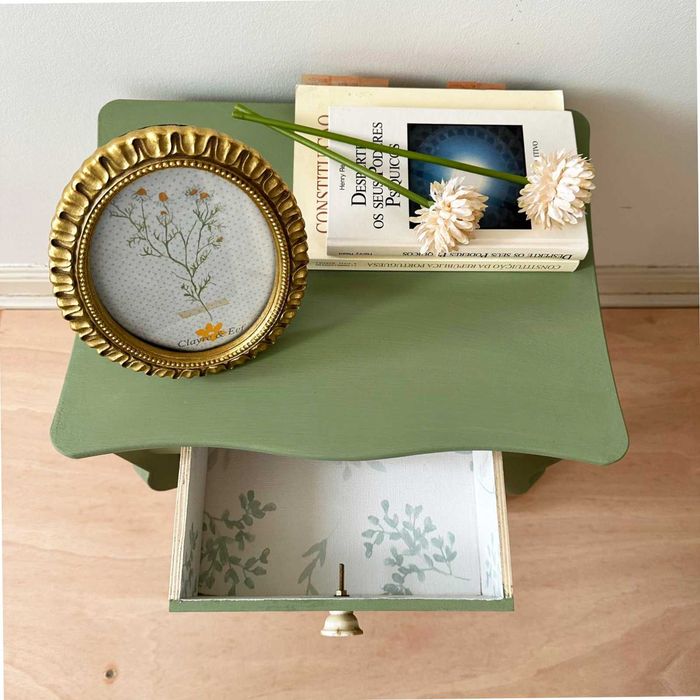 Mesa de cabeceira verde restaurada com envio gratuito ou em mão