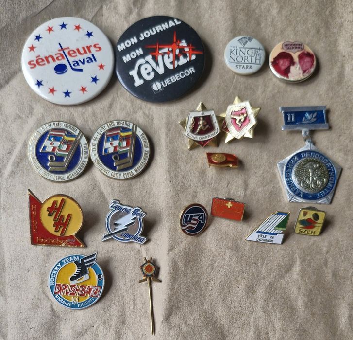 Значки, хокейні, та різні.