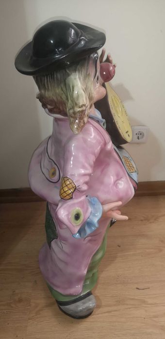 Peça em porcelana