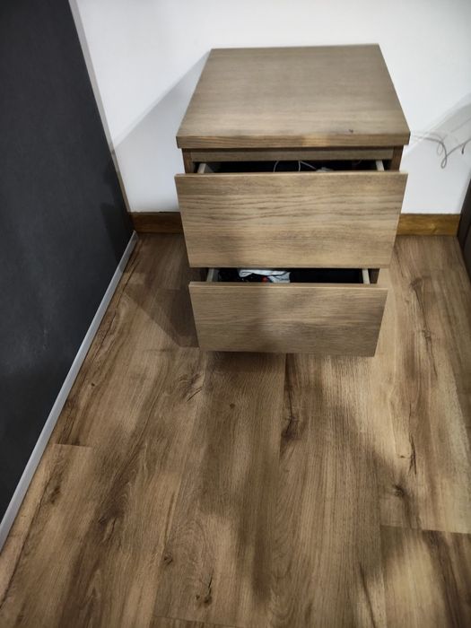 Par de Mesas de Cabeceira