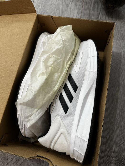 Кросівки Adidas, оригінальні, майже нові. Стан ідеальний.