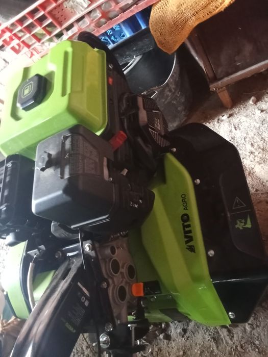 Trator novo com 3 anos de engantia