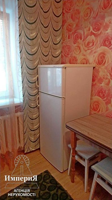 Продам однокімнатну на Січневому з косметичним ремонтом.