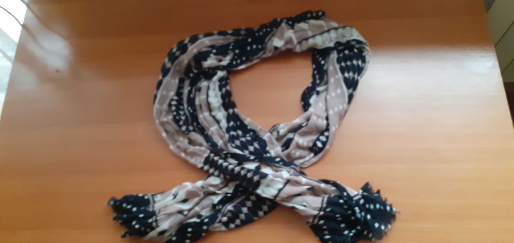 Szalik lekki, chusta, apaszka.