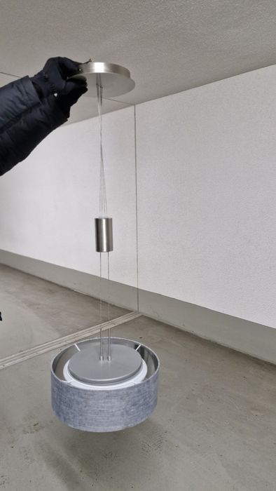 Lampa wisząca. Szara.