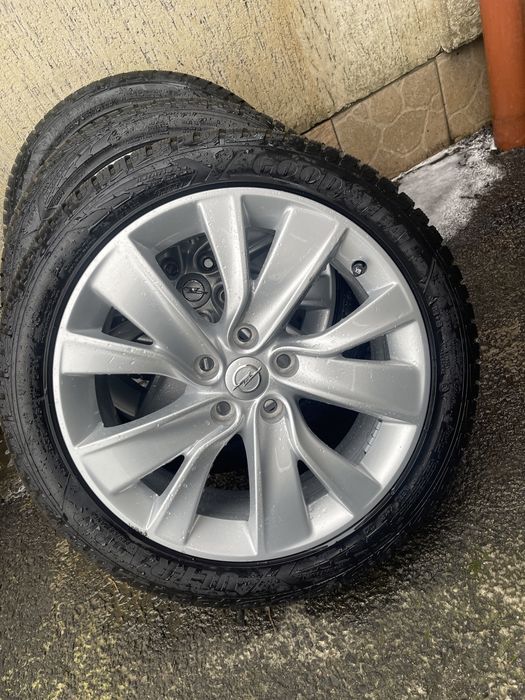 Opel insignia r18 235/45/18 Goodyear