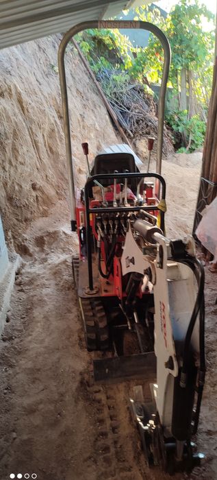 Mini giratória de 800kg