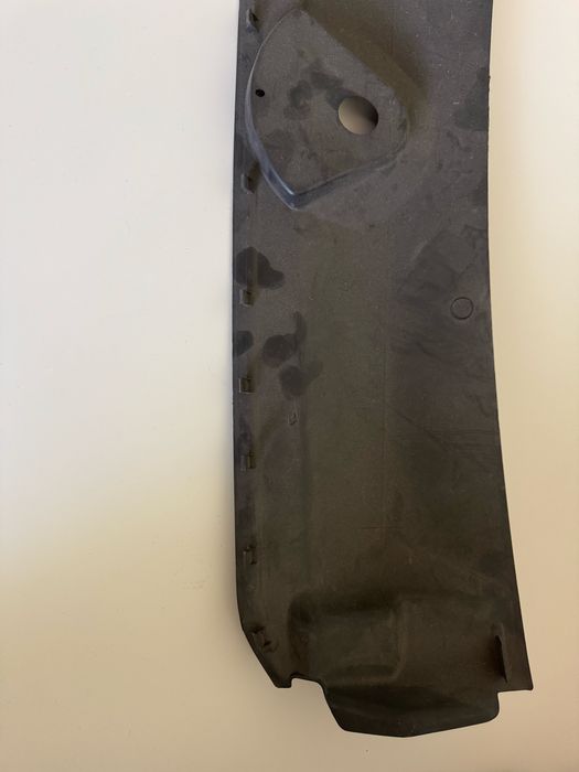 Накладка замка капота audi a4 b9 8w0807081