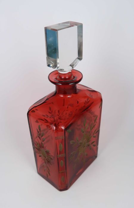 Garrafa em vidro / cristal lapidada