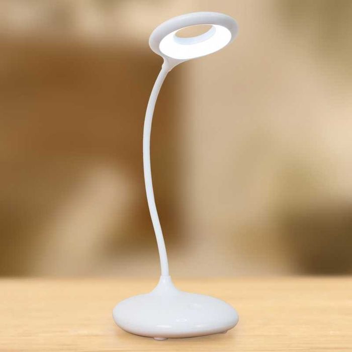 Candeeiros de mesa novos tácteis da Grundig com porta USB