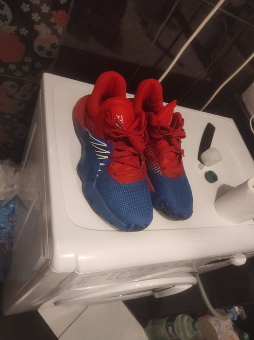 Круті кросівки Adidas