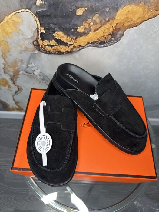 Тапочки шлепанці туфлі