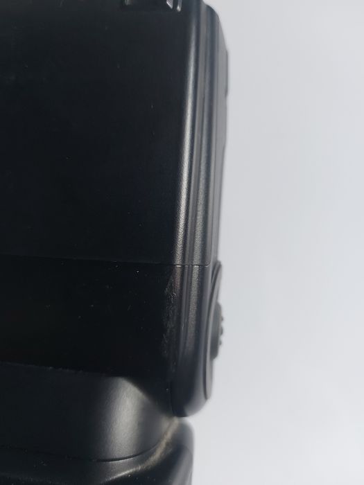 Спалах Nikon SB 910 в гарному стані, але є косметичний нюанс