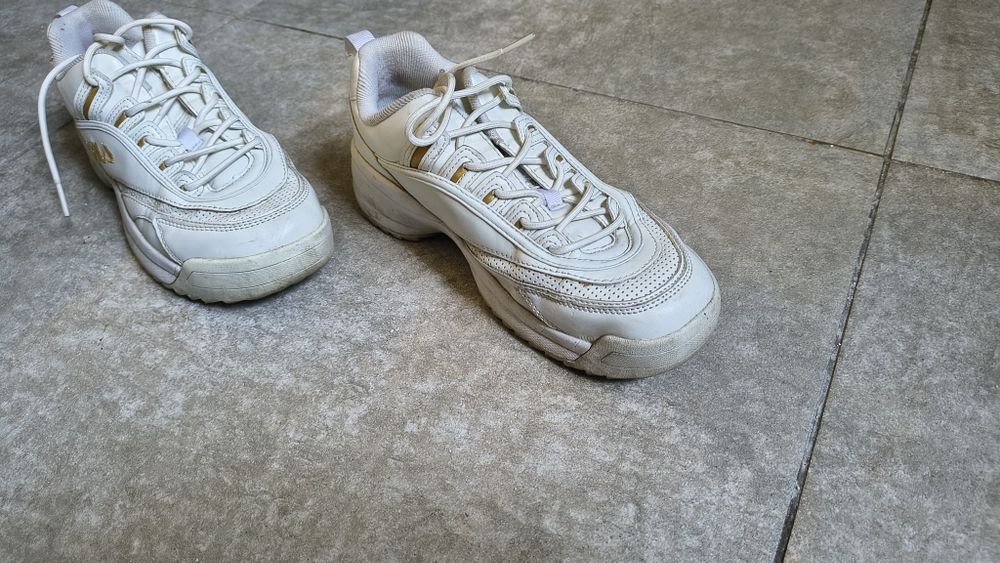 Buty białe Fila r. 38 wiązane na spacery, sportowe