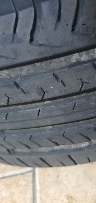 Vendo Pneu semi novo