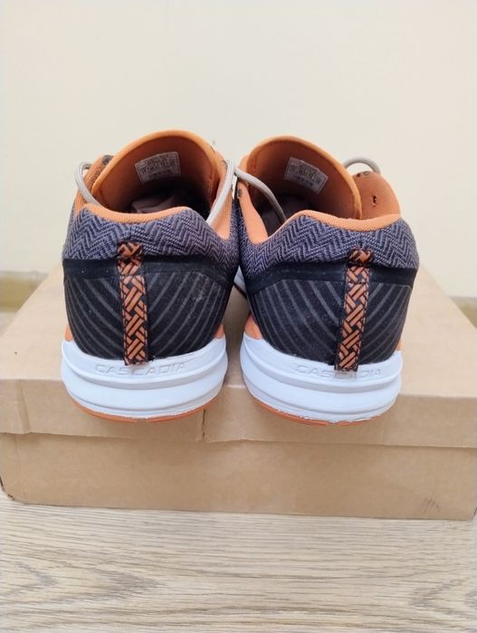 Brooks 48 розміру, 32 см, оригінал кросівки