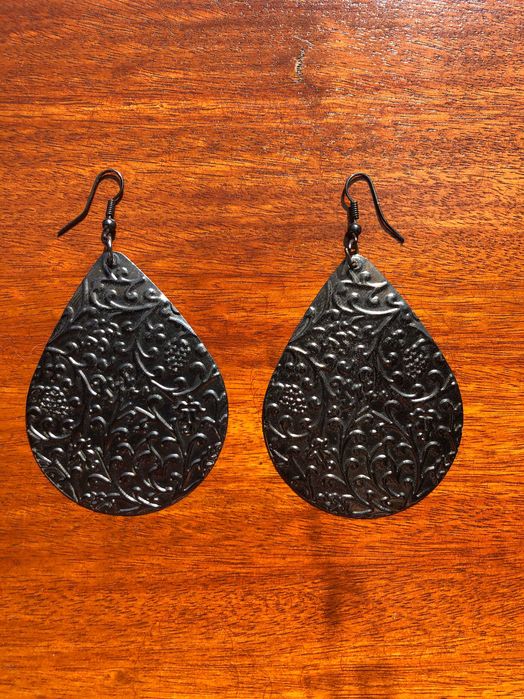 Brincos novos prateados