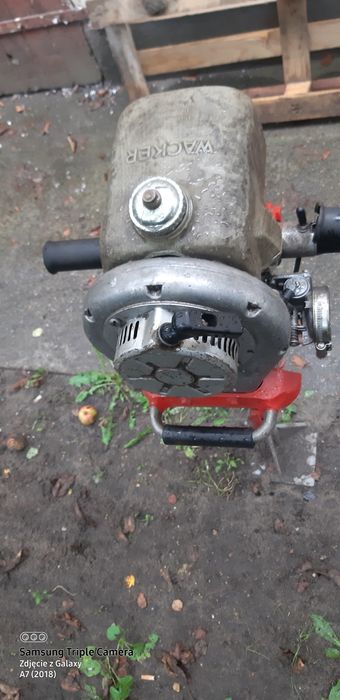 Młot spalinowy Wacker BHL 24