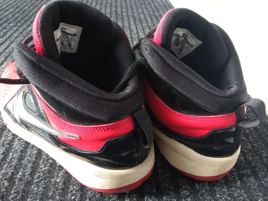 Buty Nike czerwone r.38.5