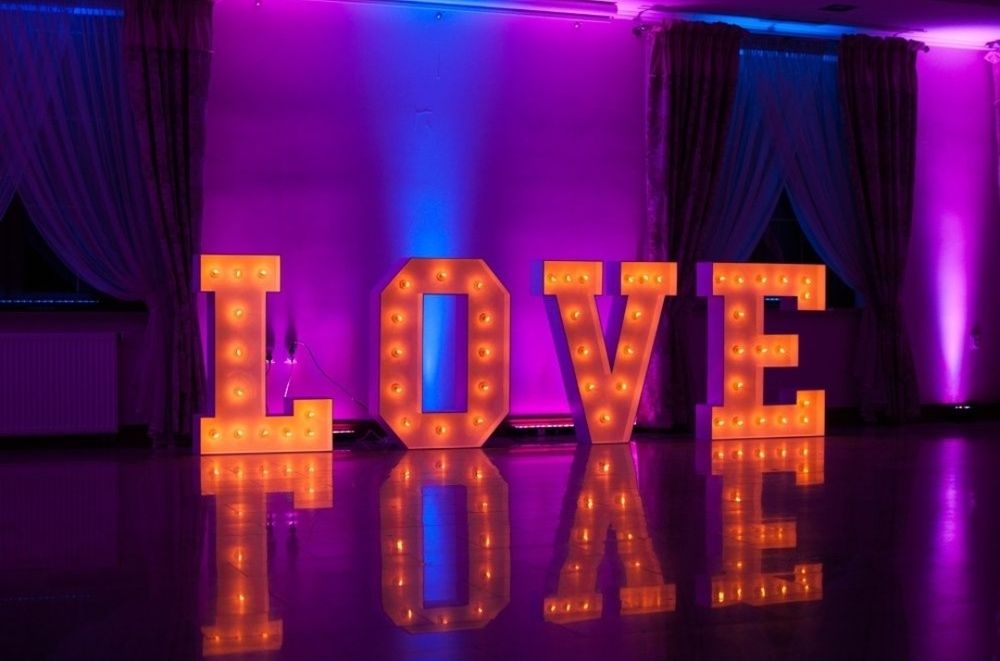 Napis LOVE ze ściemniaczem