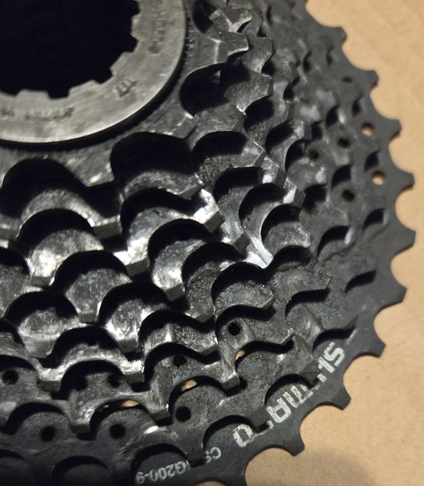 Zestaw SHIMANO kaseta 9 biegów CS-HG200-9 + łańcuch CN-HG53