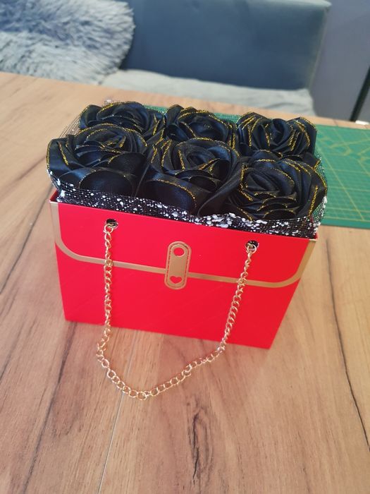 Flower box róże ze wstążki