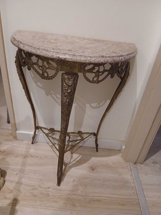 Mesa de mármore e cobre