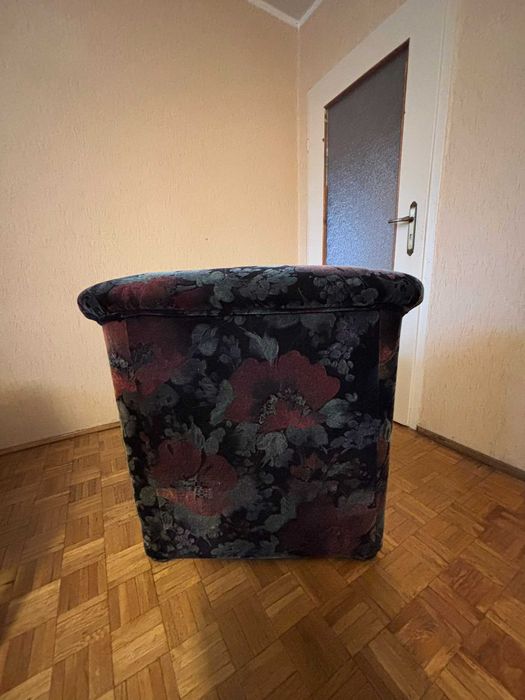 Meble – biurko IKEA MICKE, sofa rozkładana BEDDINGE + fotel – 250 zł