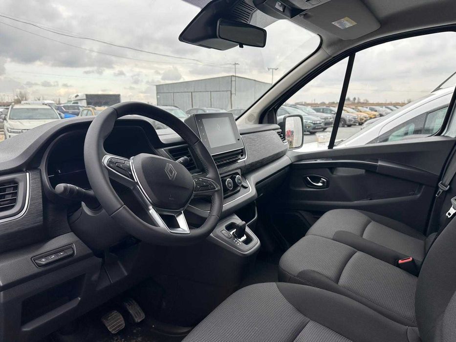 Wynajem busa NOWY Renault Trafic Long 9 osobowy  2025 r. Automat