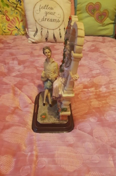 Estatueta em Marfinite Casal de Namorados Anos 80