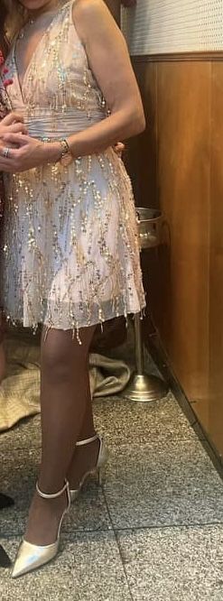Vestido festa tamanho M bege com brilhantes