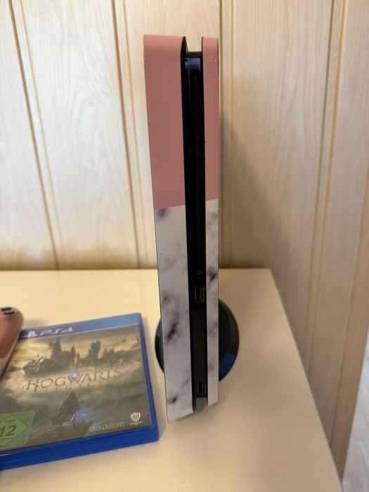 Sony PlayStation 4 / 2 pady,stojak na pady,gra,okablowanie