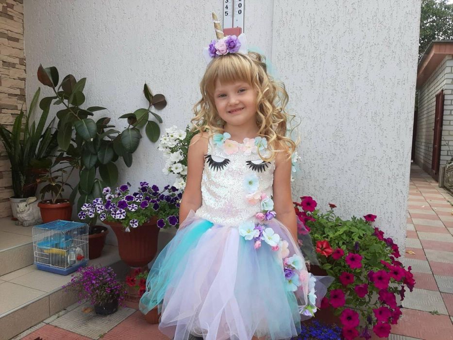 Прокат маскарадних костюмів та нарядів на свята та фотосесіі