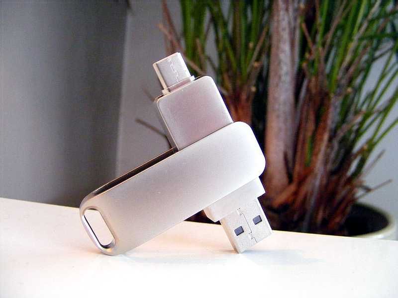 Nowy Pendrive Metal Silver 2TB 2000 GB (srebrny, złącze USB i USB-C)