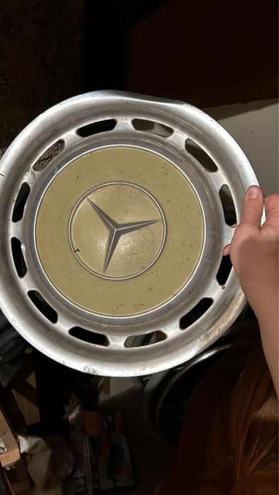 Stary blaszany kapsel Mercedes