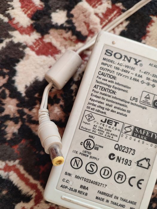 Продається зарядка Sony до ноутбука