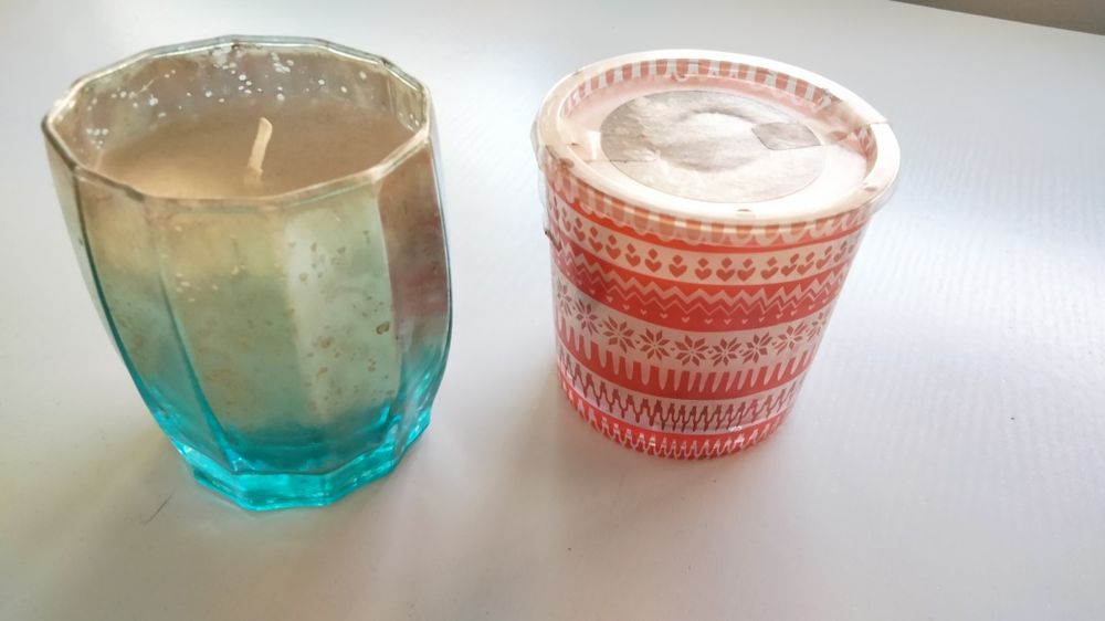 Duas  velas, novas