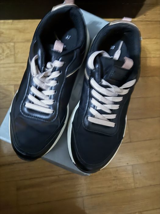 Sapatilhas pretas da marca Tiffosi