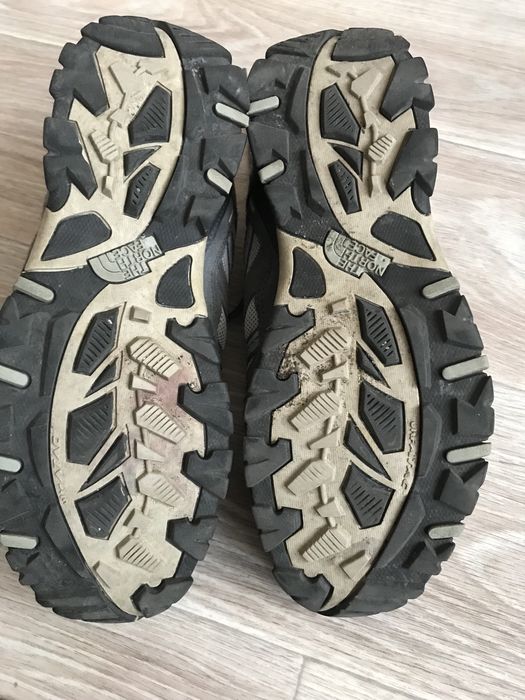 Продам кросовки The north face