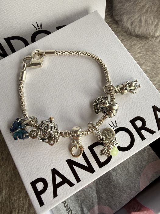 Conjunto pulseira Pandora e 6 charms