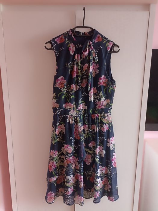 Sukienka kwiaty 38