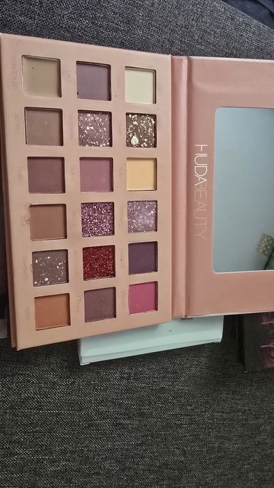 2 palety cieni Huda