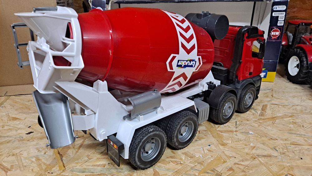 Bruder mercedes betoniarka