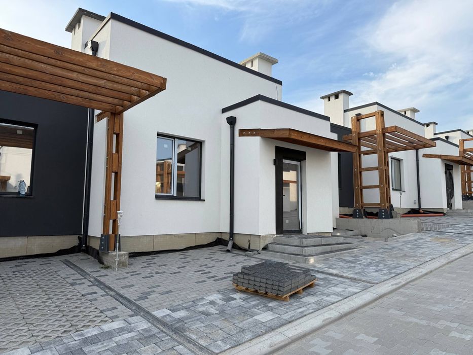 Продам кутовий котедж в КМ "Друзі"!Єоселя!