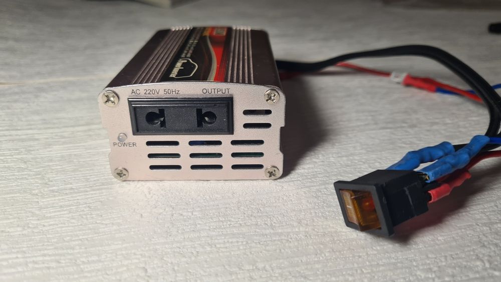 Інвертор инвертор преобразователь напряжения  150W DC 12V to AC 220V