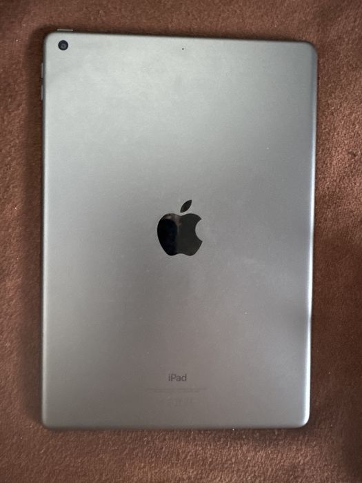IPAD 9  z akcesoriami