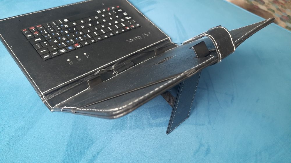 Etui na tablet z klawiaturą firmy overmax